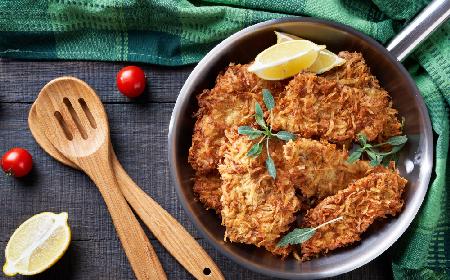 Soczyste schabowe w chrupiącej panierce z ziemniaków i parmezanu