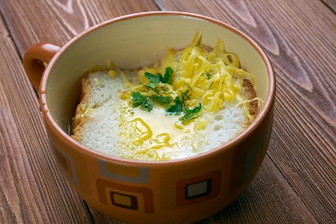 Zuppa pavese - pyszna włoska zupa na rosole