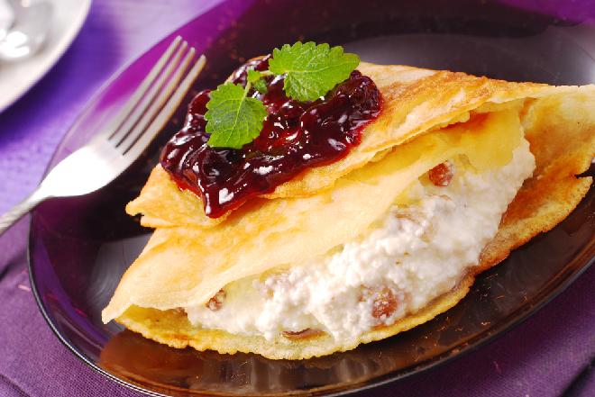 Egzotyczne naleśniki z bananami i wiórkami kokosowymi