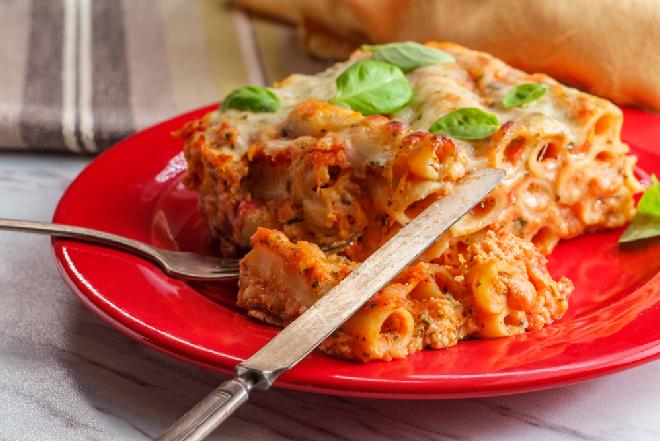Mielone mięso z makaronem w serze - rewelacyjny obiad z makaronu i mielonego mięsa
